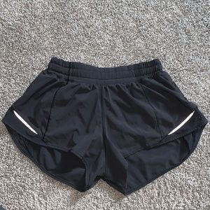 Lululemon Hotty Hot Low Rise Short 2.5”